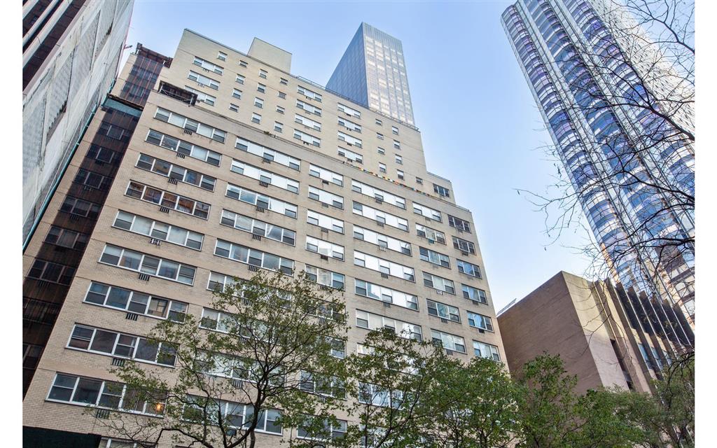 333 East 46th Street 19A Turtle Bay New York, NY 10017
